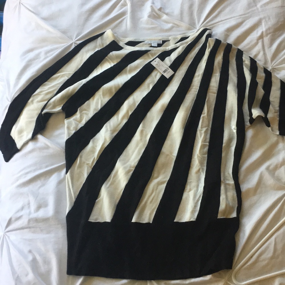New York and company 3/4 sleeve sweater